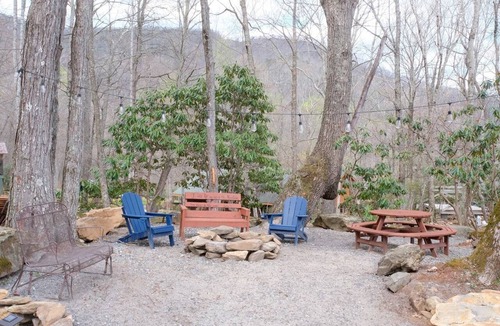 Laurel Ridge Cabin | Peaceful Eclectic Mountain Cabin with Screened Porch Near Black Mountain | Black Mountain, NC