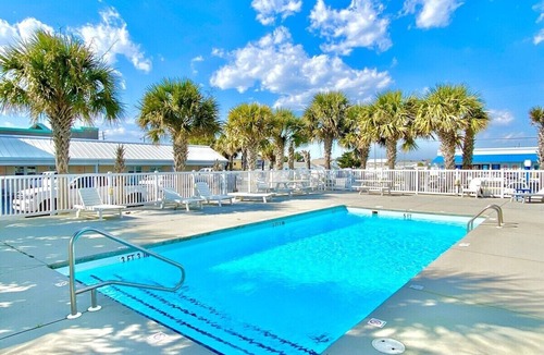 Atlantic Beach Hotel | Pet-friendly, 3 Blocks to Beach, Pool, #301