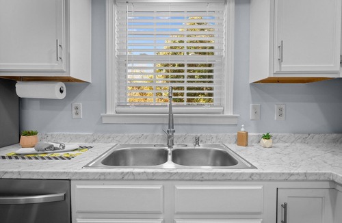 New Bern House | Pet-Friendly 3BR w/Fenced Yard & King Bed Near Downtown