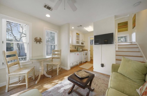 Seaside House | Pet Friendly In Seaside - 3 Houses to Beach, Guest Home + 2 Adult Bikes!