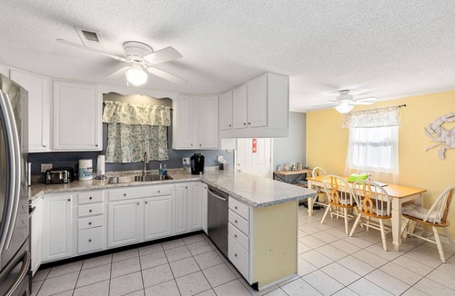 Tranquil Harbour House | POOL MIDTOWN - Walking distance to beach, parks, restaurants and shopping