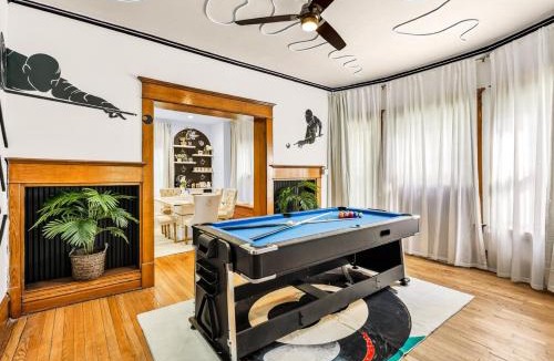 Hanover Place House | Pool Table FirePit BBQ Grill Workspace 6BR