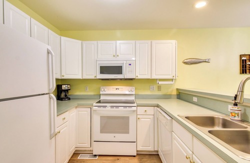 Ocean Pines House | Poolside Fun & Beach Access in Ocean Pines!