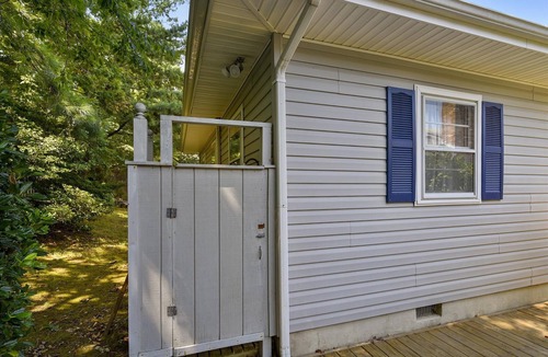 Country Club Estates House | Porch Life – In-Town Private 3 BR Home Sleeps 6-8