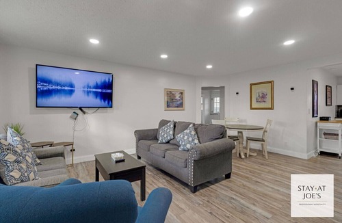 Wayne House | Private 4 BDRM house, 5 Miles from Downtown #6