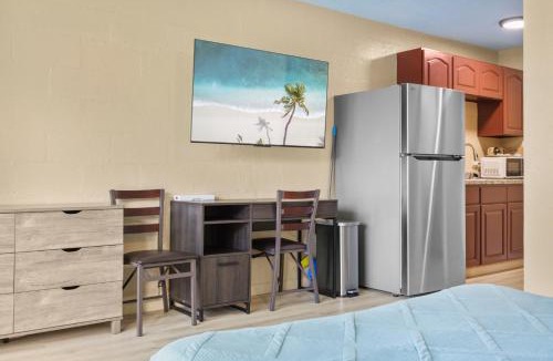 Keaukaha House | Private Balcony Walk to Beach + Downtown