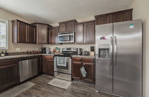 Westgate House | Private Jacksonville Getaway Near Topsail Beach!