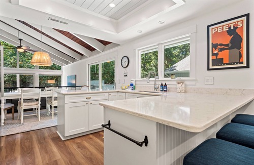 Lawton Woods House | Private Oasis with Pool ~ Pet Friendly ~ Fully Fenced Yard ~ Sleeps 6 ~ 3 Pender Lane