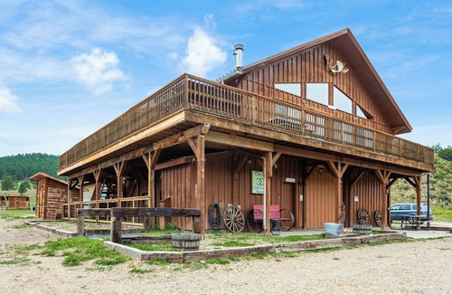 Eagle Nest House | Private Ranch for Weddings, Retreats, Reunions. Sleeps 30 in two lodging units,