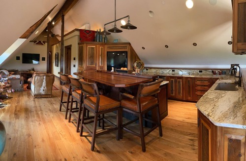 Durango Apartment | Private, Upscale Apartment above a barn in Durango, Colorado
