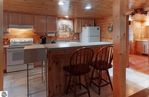 Bellaire Cabin | Private Wooded Log Cabin Near Shanty Creek Resorts -Four Season Adventure Awaits