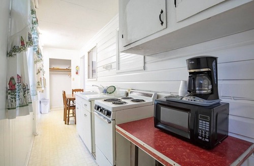Cherokee Apartment | Queen bed with Twin|Bryson city