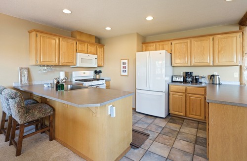 Awbrey Butte House | Quiet River - Beautiful Bend Townhouse - EV charger - Deschutes River in the back!