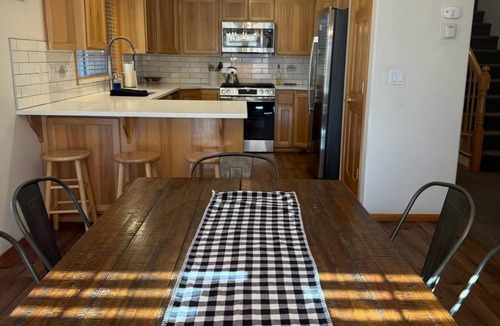 Deer Park House | Rainier #7/Sunriver OR - AC and 8 SHARC included