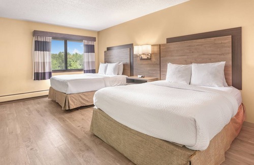 Golden Valley Hotel | Ramada by Wyndham Minneapolis Golden Valley
