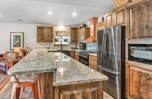 Red River Cottage | Red River Summer Cabin w/Fire Pit & Mtn Views