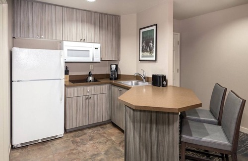 Redmond Resort | Redmond | High Desert Scenic Stay | Pool + Trails | 2BR Upper Floor