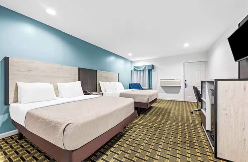 Huntsville Hotel | Relaxing Retreat Near Huntsville Museum of Art-3.0 miles away | Free Parking