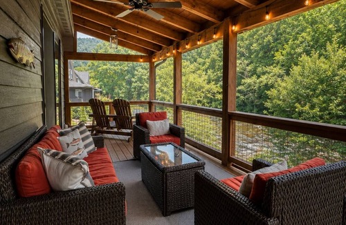 Cullowhee House | Relaxing riverfront house perfect for fly fishing and WCU family visits