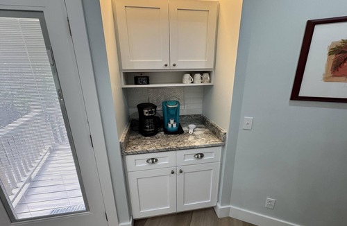 Night Heron House | Renovated Night Heron | Walk to Beach | King Bed | Screened Deck | Pet-Friendly