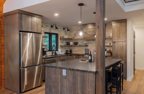 Cherry Log Cabin | River Run Summer Retreat: Hot Tub, River Views & Game Room for Families