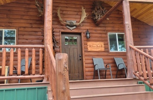 Paris Cabin | Riverfront Deer Cabin