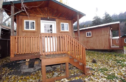 Cooper Landing Cabin | Rustic and Cozy Cabin Rental with Bunk Beds near Kenai Lake, Alaska