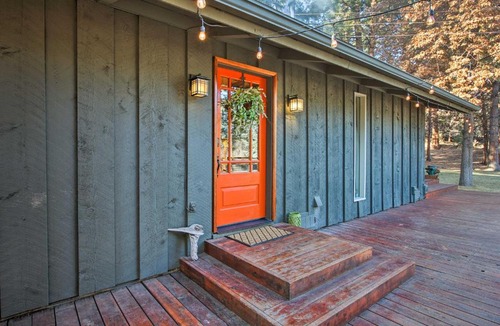 Orchard District House | Rustic Bend House w/ Deck, Fire Pit & Yard!