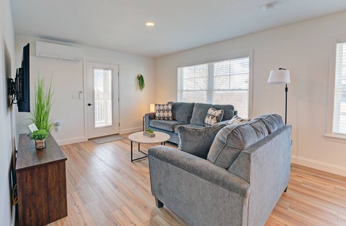 Auburn Apartment | Rustic Charm Meets Modern Luxury: Stylish 2BR, 1BA Apartment