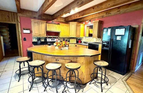 Clyde Cabin | Rustic Log Cabin Rental with a Hot Tub near Asheville, North Carolina