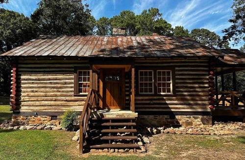Stone Mountain Cabin | Rustic Southern Cabin Near Stone Mountain Park Cozy & Peaceful