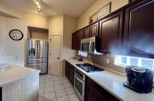 Westside House | Sage Swan, 30+ Day Rentals, Near I-40