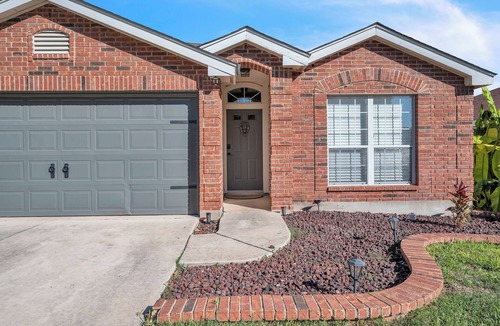 West San Antonio House | SeaWorld & Lackland BMT Landing - Playset - Gameroom