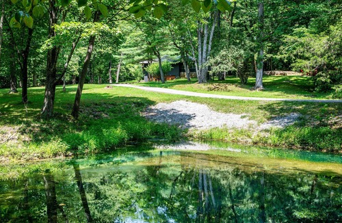 Helmsburg House | Secluded Cabin w/Private Pond, Fireplace & Game Room Near Nashville