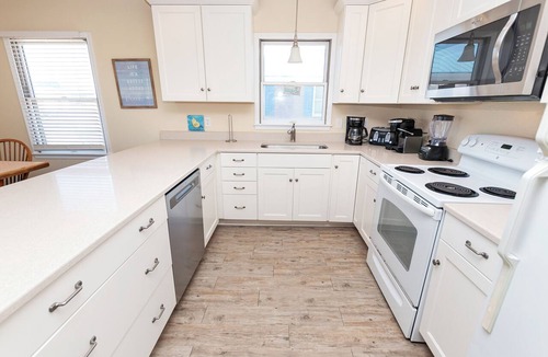 Colington House | Semi-Oceanfront, Ocean Views, 200 ft to Beach access, Dogs Welcome, KD242, Fitzs Wave Watcher