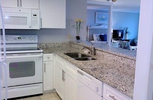 Arcadian Shores Condo | South Hampton 9820