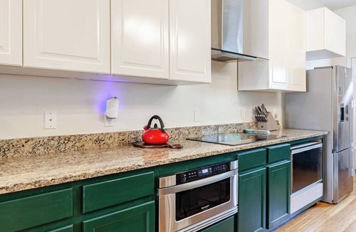 Shaw House | Spacious 2BR Townhouse near Metro w/Free Parking!