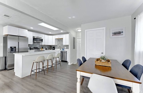 Northwest House | Spacious 3 Bedroom Virginia Beach Getaway – 30 + Night Stays