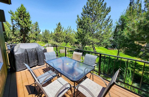 Redmond Apartment | Spacious 3BR Chalet | Golf. Pools. Free Parking