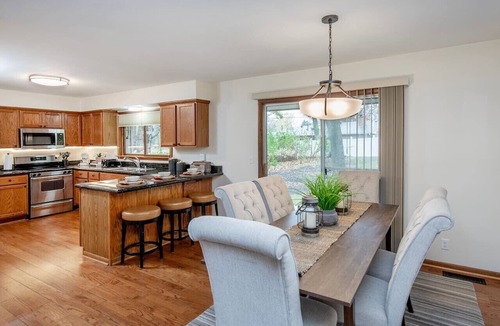 Apple Valley House | Spacious 5bed 2bath home