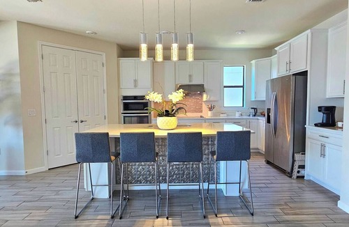 Three Oaks House | Spacious 5BR Poolside Retreat/Heated Pool/Lake view/Sleeps 10-12