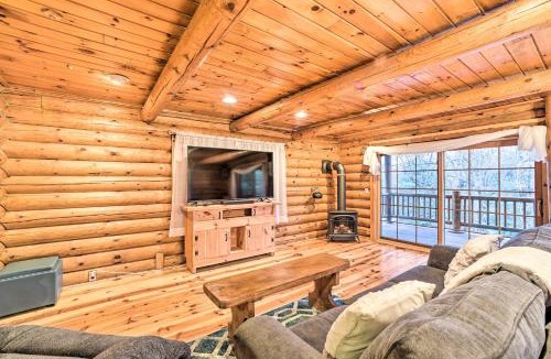 Middle Grove House | Spacious Cabin w/Decks Near Saratoga Springs