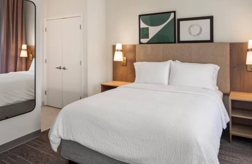 West Bloomington Hotel | Spacious Extended Stay in Bloomington with Breakfast – Great for Families