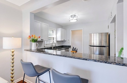 Brooklawns House | Spacious modern & central 3 bed/2 bath Renovated Garage W/D Pet-Friendly