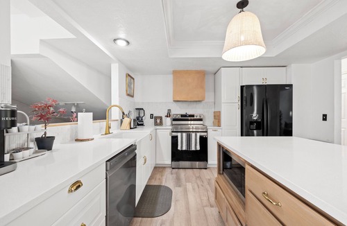 Murray House | Spacious Quiet Classic Murray Home