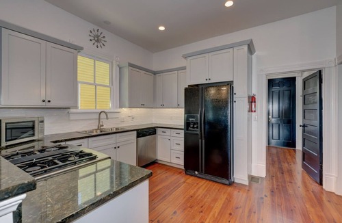 Westside House | Sparking clean 3BR/2 full bath, laid-back & chic, private yard & free parking!