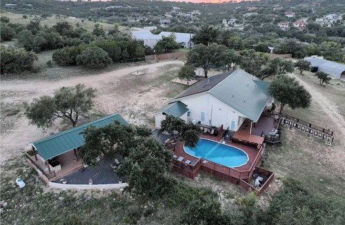 Tres Vistas House | Sprawling 10-Acre Estate with Breathtaking Sunsets – Perfect for Large Groups!