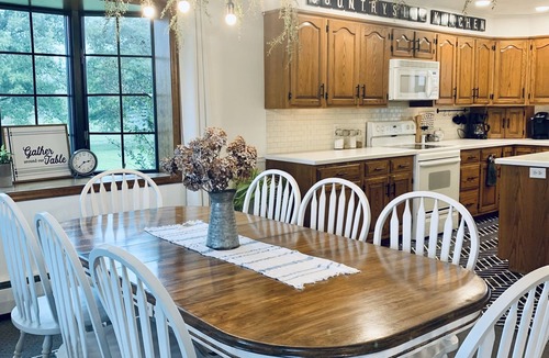 Leola House | Stay in the heart of Amish country. Close to many popular attractions,