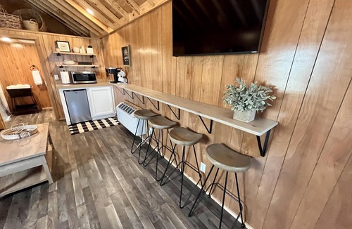 Bolivia RV Rental | Studio Cabin - Upscale Cozy Studio Style Cabin