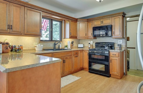 Au Gres House | Stunning Au Gres Retreat w/Grill < 1 Mi to Marina